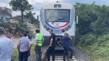 Zonguldak gündem haberleri: ZONGULDAK - Yolcu treninin çarptığı kişi yaralandı