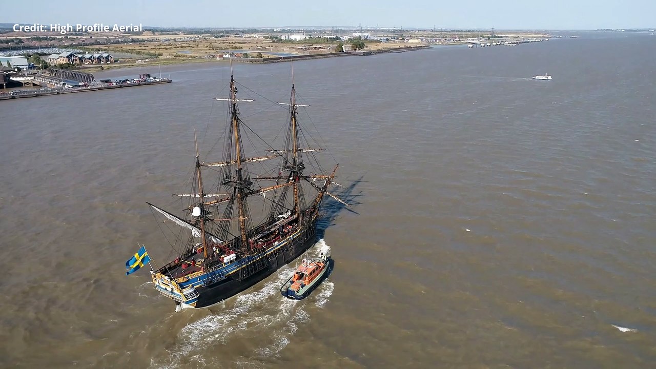 Swedish sailing ship Gotheborg  sails along the Thames