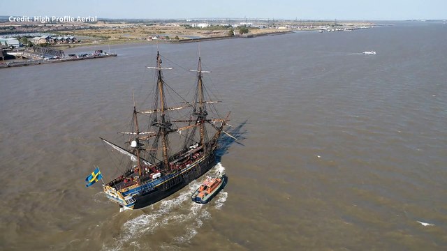 Swedish sailing ship Gotheborg sails along the Thames