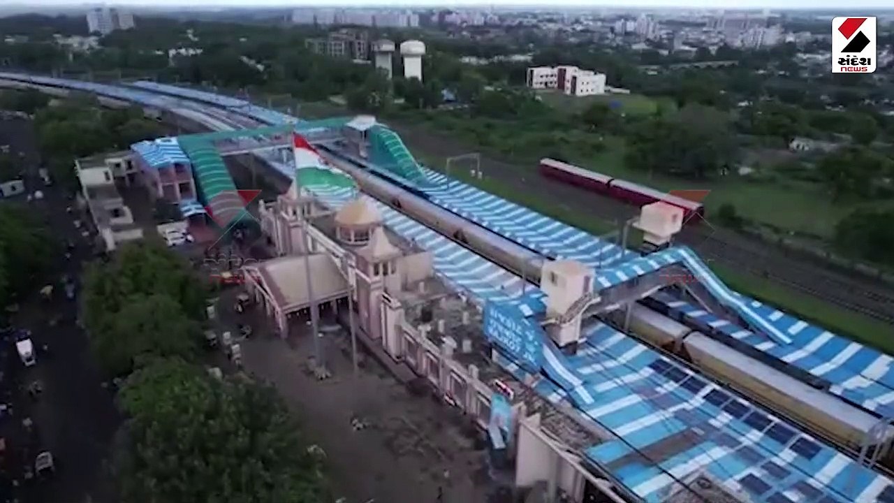 રાજકોટ રેલવે સ્ટેશન પર તિરંગાનો અદભુત નજારો