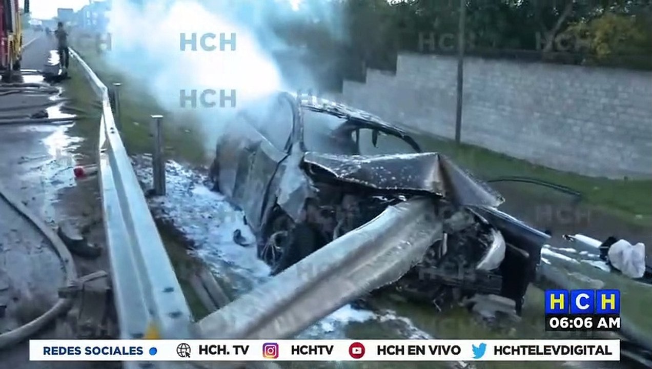 ¡No quedó nada! "Achicharrado" termina vehículo tras impactar con bordo de metal en Comayagua
