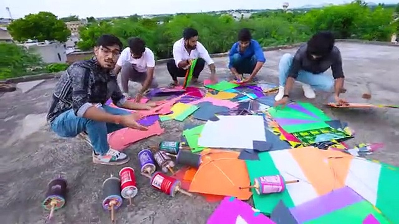 Flying 100 kites Challenge | 100 पतंग से कितनी पतंग काट पाएंगे? Interesting Results | crazy xyz