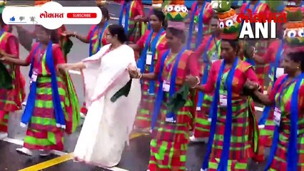 ममता स्टेजवरून उतरल्या, धरला ठेका