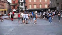 Ferragosto 2022, turisti in centro a Bologna
