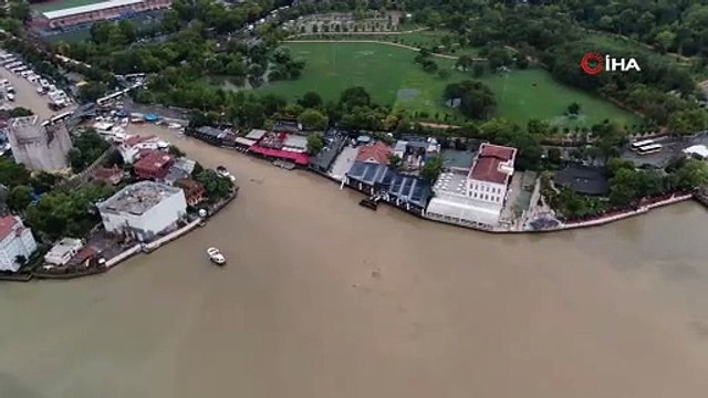 Sağanak yağış sonrası İstanbul Boğazı çamura bulandı