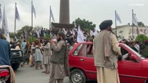 Los talibanes piden a los que huyeron que vuelvan a Afganistán tras un año en el poder