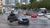 Ankara'yı sağanak ve fırtına vurdu; adliyede tavan çöktü!