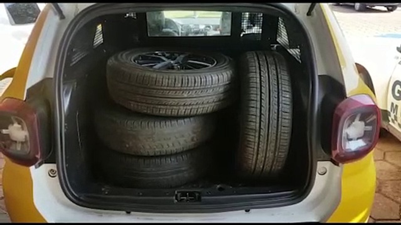 Dupla é detida pela Polícia Militar em posse de rodas com registro de furto