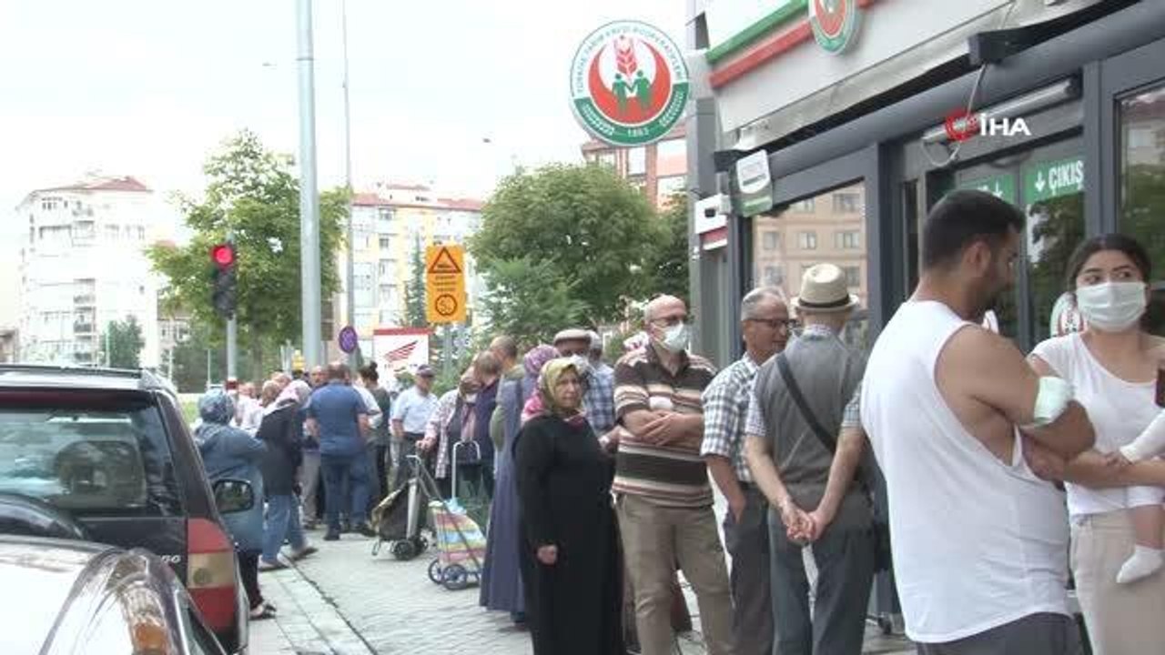 Son dakika haberi | Tarım Kredi Kooperatifi marketi önünde indirim yoğunluğu