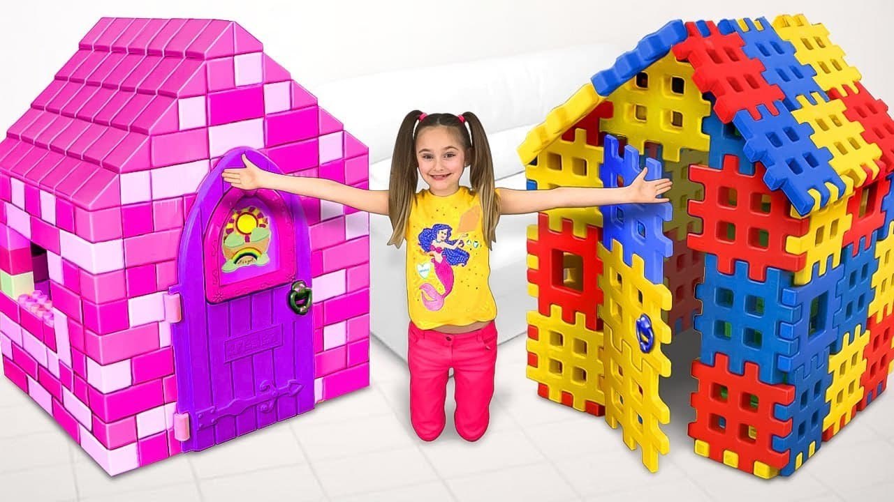 Sasha plays with Colored Toy Blocks and builds Playhouse for Princess