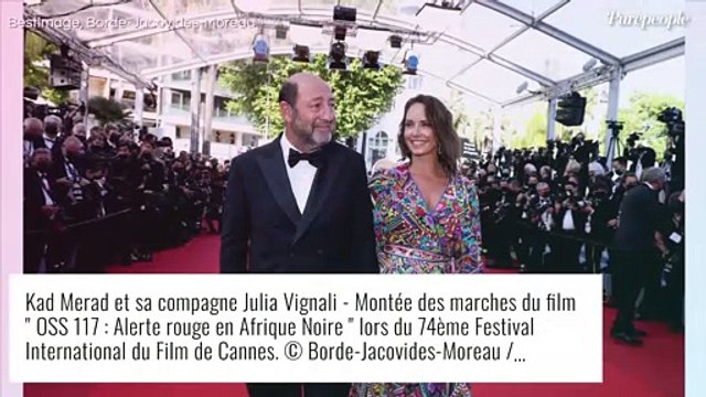 Julia Vignali : Petit top décolleté et visage au naturel, la compagne de Kad Merad irradie