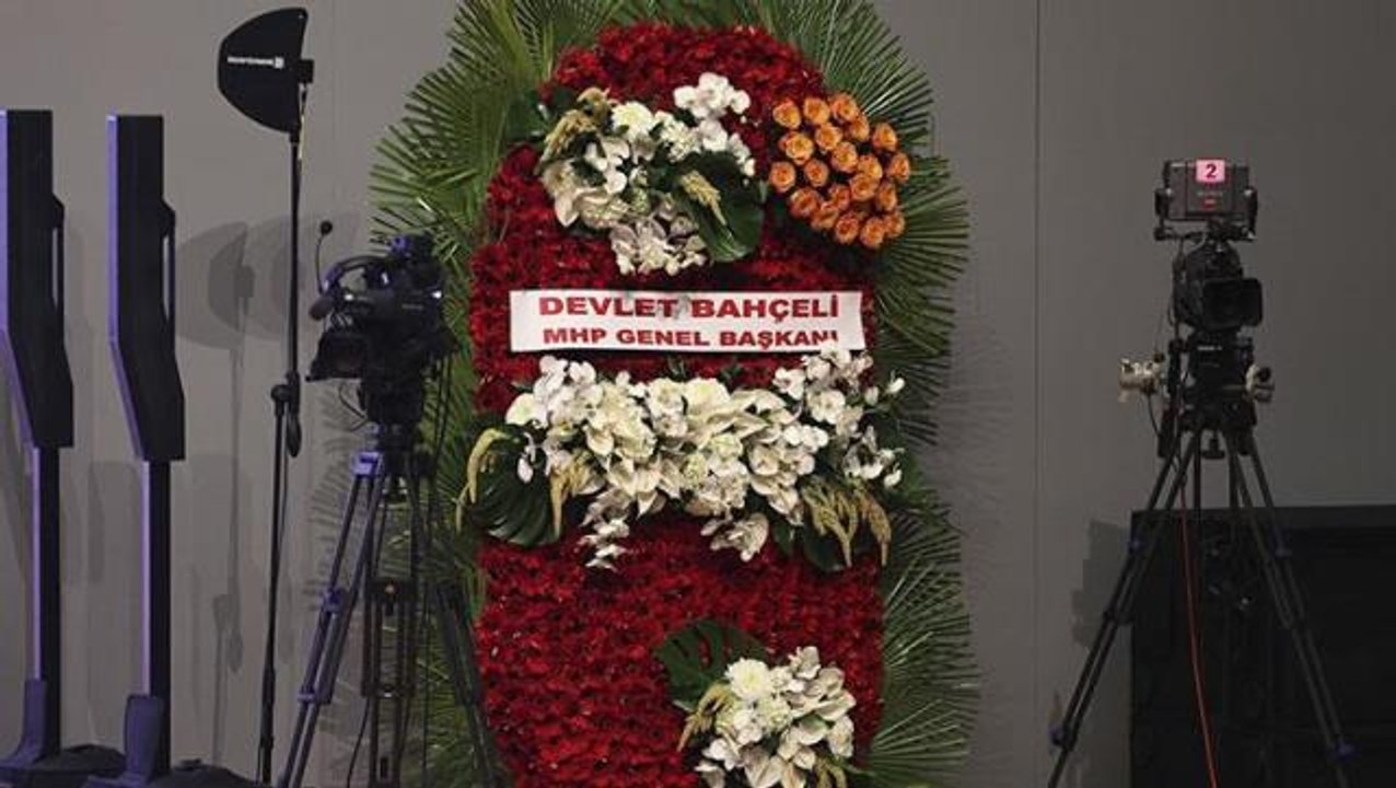 MHP lideri Devlet Bahçeli'nin AK Parti'nin kutlamalarına gönderdiği çelenkteki mesaj dikkatlerden kaçmadı