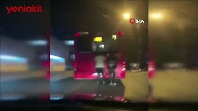 Ankara'da gençlerin tehlikeli yolculuğu yürekleri ağza getirdi!