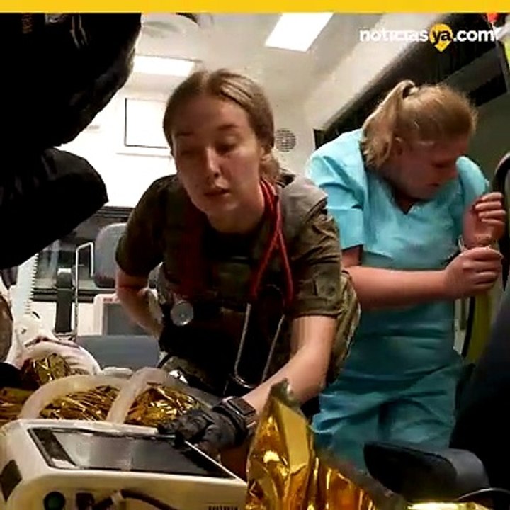En Ucrania doctores salvan vidas en medio de la guerra.