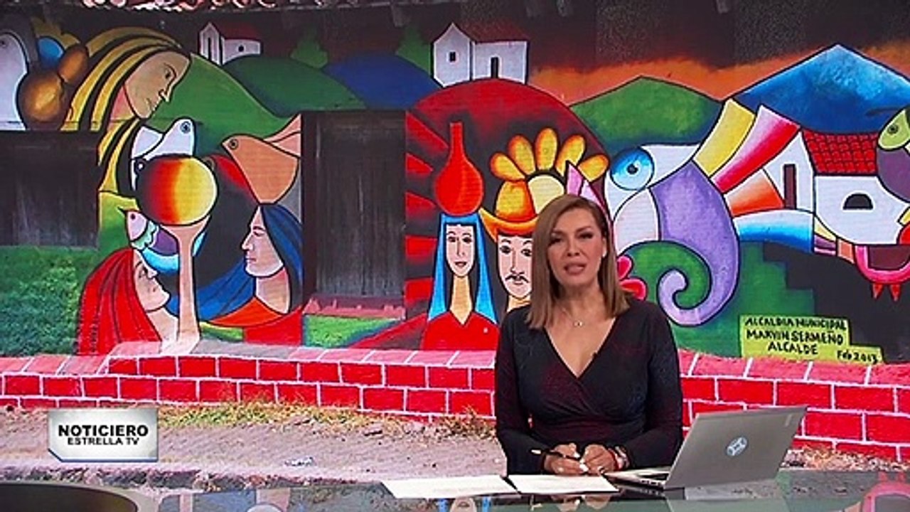 Jóvenes Pintan Murales Sobre Grafiti De Pandillas