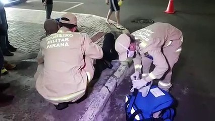 Jovem fica ferido ao perder o controle de motocicleta e atingir muro no Centro