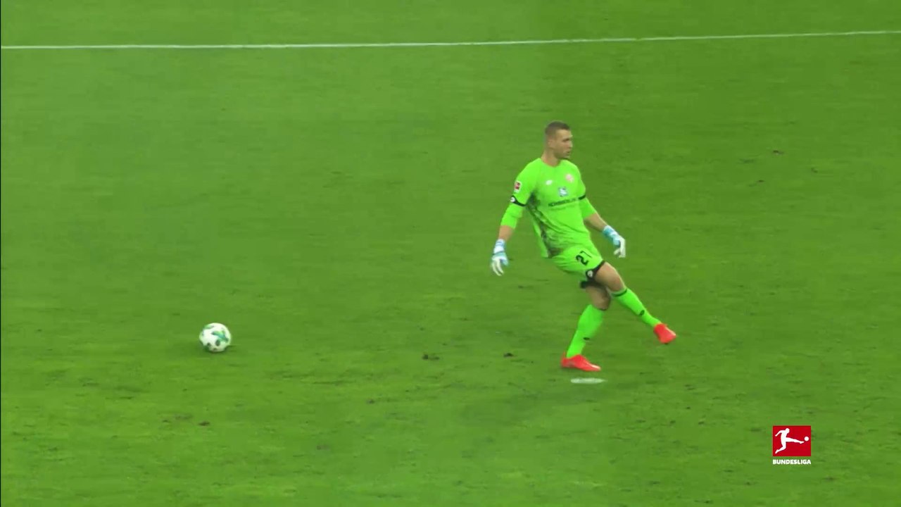 the-most-incredible-goal-keeping-bloopers-in-german-football-vid-o