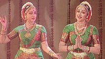 Hema Malini's Classical Dance Performance On Stage With Esha And Ahana Deol