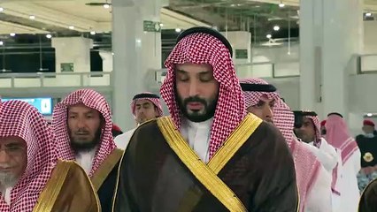نيابة عن خادم الحرمين الشريفين سمو ولي العهد صاحب السمو الملكي الأمير محمد بن سلمان يتشرف بغسل الكعبة المشرفة
