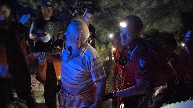 Isparta Yazılı Kanyon’da mahsur kalan 4 kişiden 1’i öldü, 3 kişi kurtarıldı