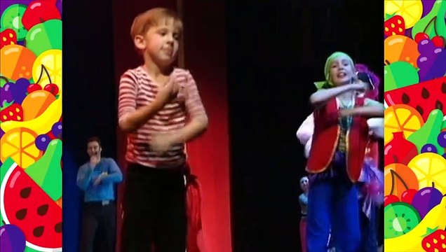 The Wiggles - Ooh It’s Captain Feathersword (Live 1997/1998)