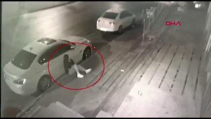 İSTANBUL-MALTEPE'DE LÜKS OTOMOBİLİN HAYALET GÖSTERGESİNİ SANİYELER İÇİNDE ÇALDI