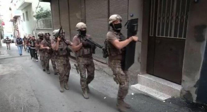 İzmir gündem haberleri | İZMİR'DE TEFECİ ŞEBEKESİNE HELİKOPTER DESTEKLİ OPERASYON: 17 GÖZALTI