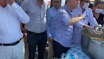 Van gündem haberleri... Bülent Kuşoğlu, Edremit Kitap Fuarı'nda Ziyaretçilere Aşure Dağıttı