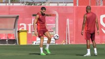 Pepe Castro supervisa el entrenamiento de su Sevilla