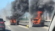 Kağıthane’de otomobil alev alev yandı