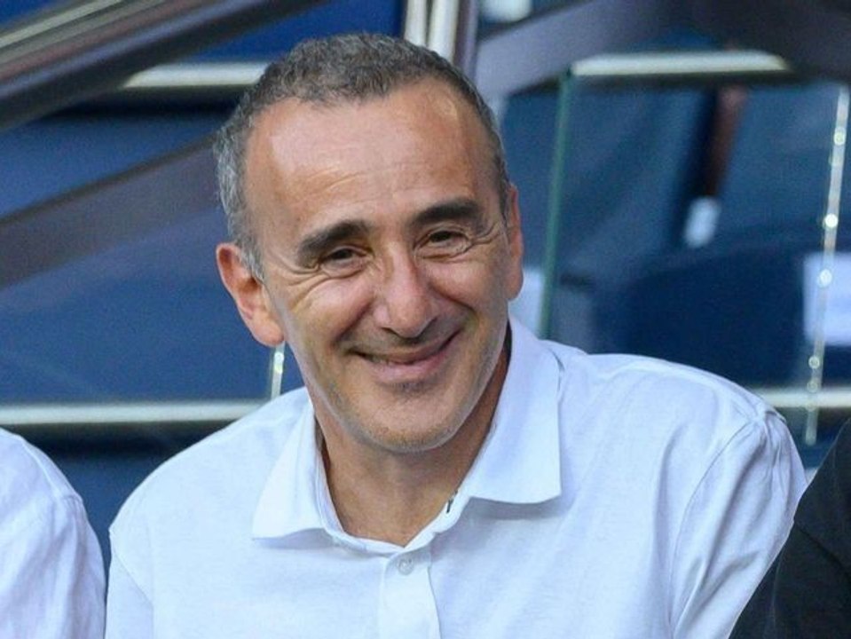 "Je vous emm*rde" : vexé, Elie Semoun règle ses comptes avec sa famille et ses amis qui critiquent son dernier film