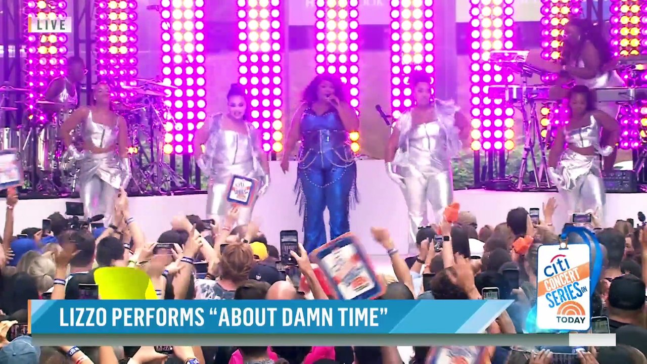 Lizzo chante "About Damn Time" en live