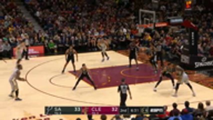 Spurs hold off Cavs to snap losing streak