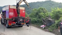 Fındık işçilerini taşıyan traktörün römorku devrildi, 1 kişi hayatını kaybetti, biri ağır 19 kişi yaralandı