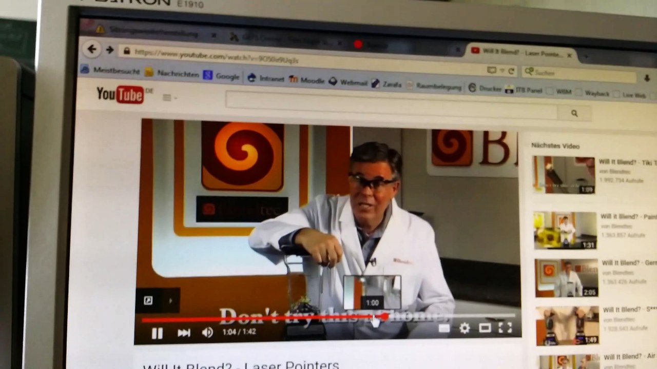 „Will it blend“ im Unterricht wiedergeben