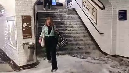 Fuerte tormenta en París con estaciones del metro inundadas-1
