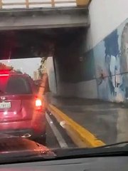 Se colapsa muro de seguridad de puente de Las Carreras en Santiago
