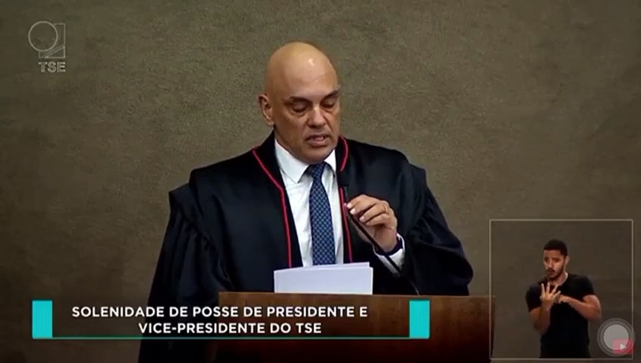 Alexandre de Moraes é aplaudido de pé ao defender urnas eletrônicas