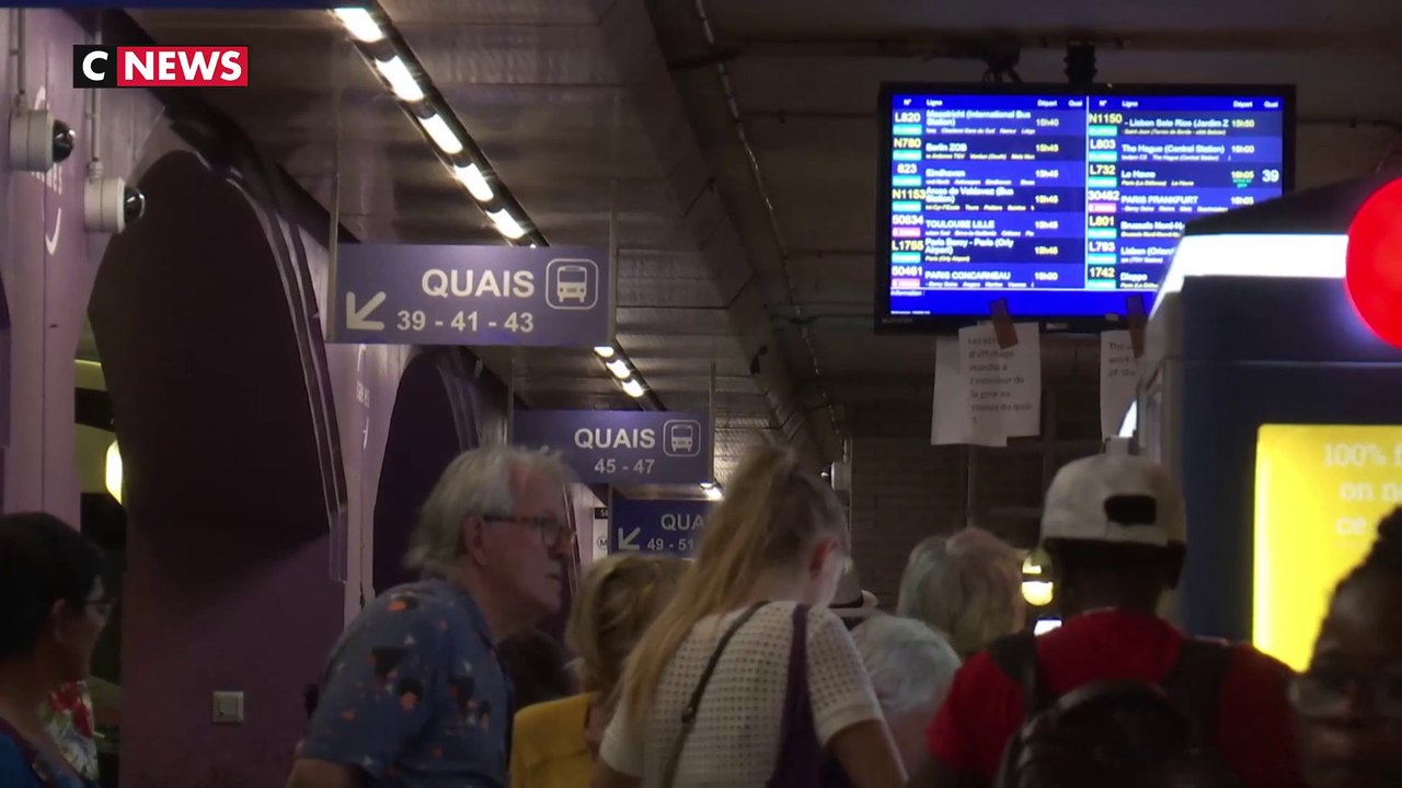 Paris : les voyageurs fuient la gare routière délabrée de Bercy
