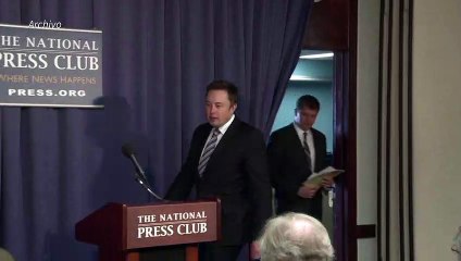 Elon Musk dice que va a comprar el club Manchester United