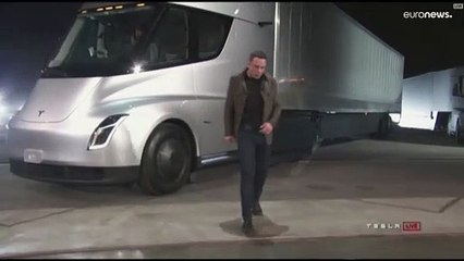 إيلون ماسك يفاجئ متابعيه: سأشتري مانشستر يونايتد