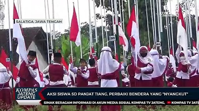 Aksi Siswa SD Panjat Tiang, Perbaiki Bendera yang Nyangkut