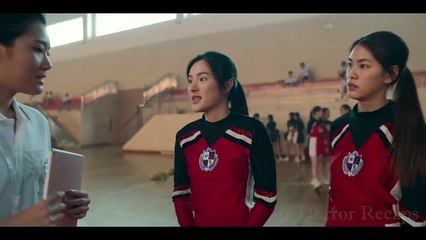 Girl Is The Only One Who Can See What Is Behind This Hole