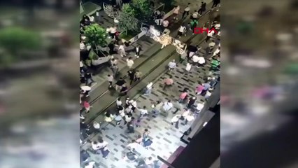 İstiklal Caddesi'nde onlarca kişi tekme tokat birbirine girdi