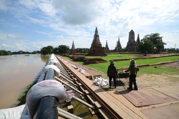 ติดตั้งบังเกอร์ป้องกัน "น้ำท่วม" วัดไชยวัฒนาราม จ.พระนครศรีอยุธยา