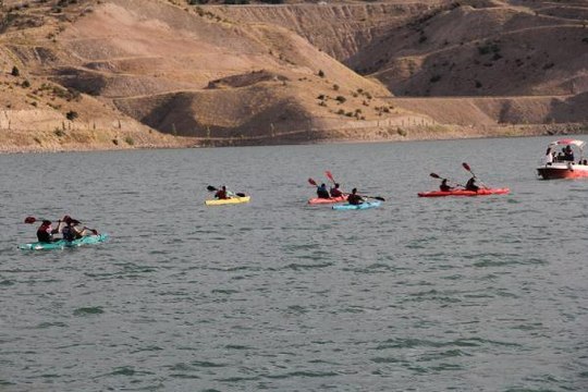 Erzincan gündem haberleri | İLİÇ MİLLET BAHÇESİ TEKNE TURU, SU KAYAĞI VE KANO TUTKUNLARININ YERİ OLDU