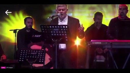 Konser sırasında sahneye atladı: "Konya uyan artık AK Parti'ye oy verme"