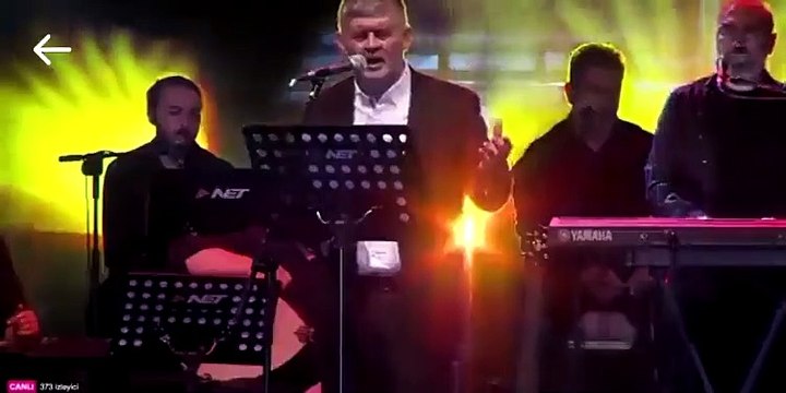Konya'da bir genç Bakanlığın konserinde mikrofonu kaptı: Konya uyan artık, AK Parti'ye oy verme!