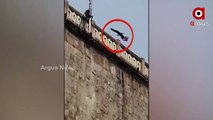 Viral Video | A bird flying with Indian national flag