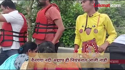 पुरात अडकले 10 कुटुंब आणि मग